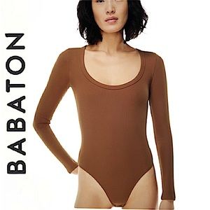 Babaton. Aritzia.NWOT.Formarib scoopneck.Longsleeve bodysuit. Epicurean brown.XL